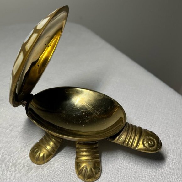 Brass Turtle Trinket Boxfooted ring dish with inlaid mother of pearl Vintage - Picture 3 of 7